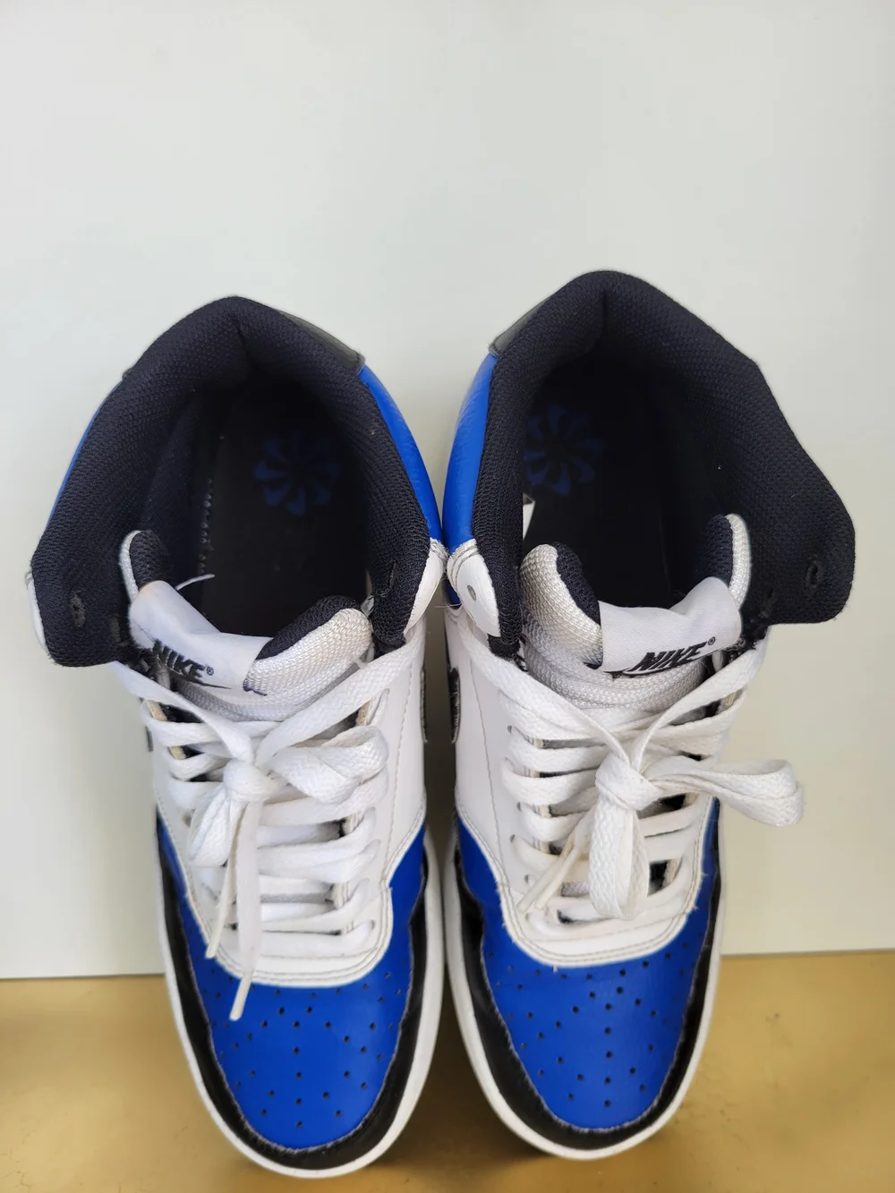 Nike Men’s Royal Blue, White & Black Mid-Top Sneakers Size 8